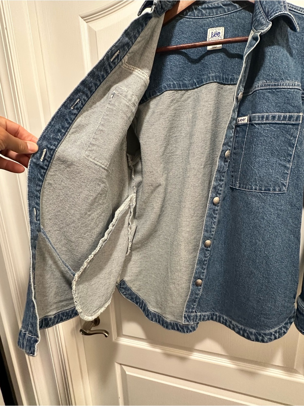 Vintage Women’s Lee Denim Buttoned Shirt Jacket w/ Unique Front Pockets, Size M - Picture 4 of 15